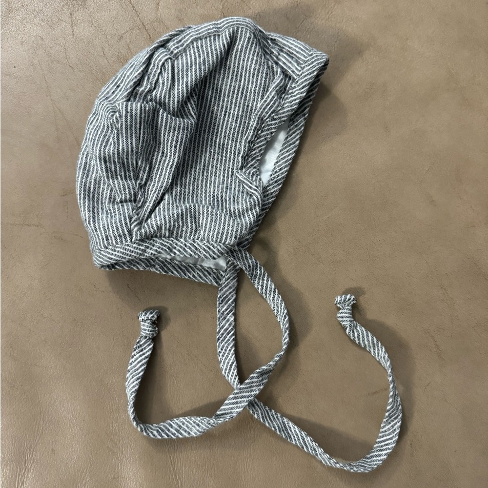 Briar baby 6-12 month bonnet grey